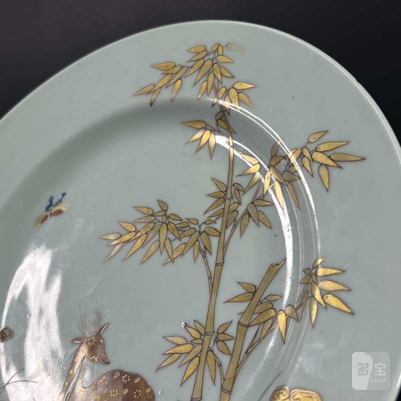 清乾隆 粉彩描金竹鹿灵芝纹盘 - 图4